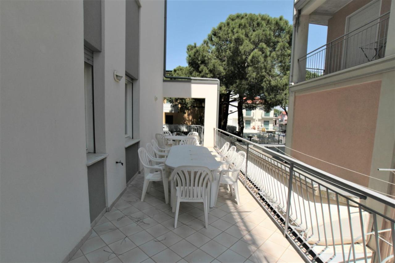 Flavia Apartment Lido di Jesolo Bagian luar foto