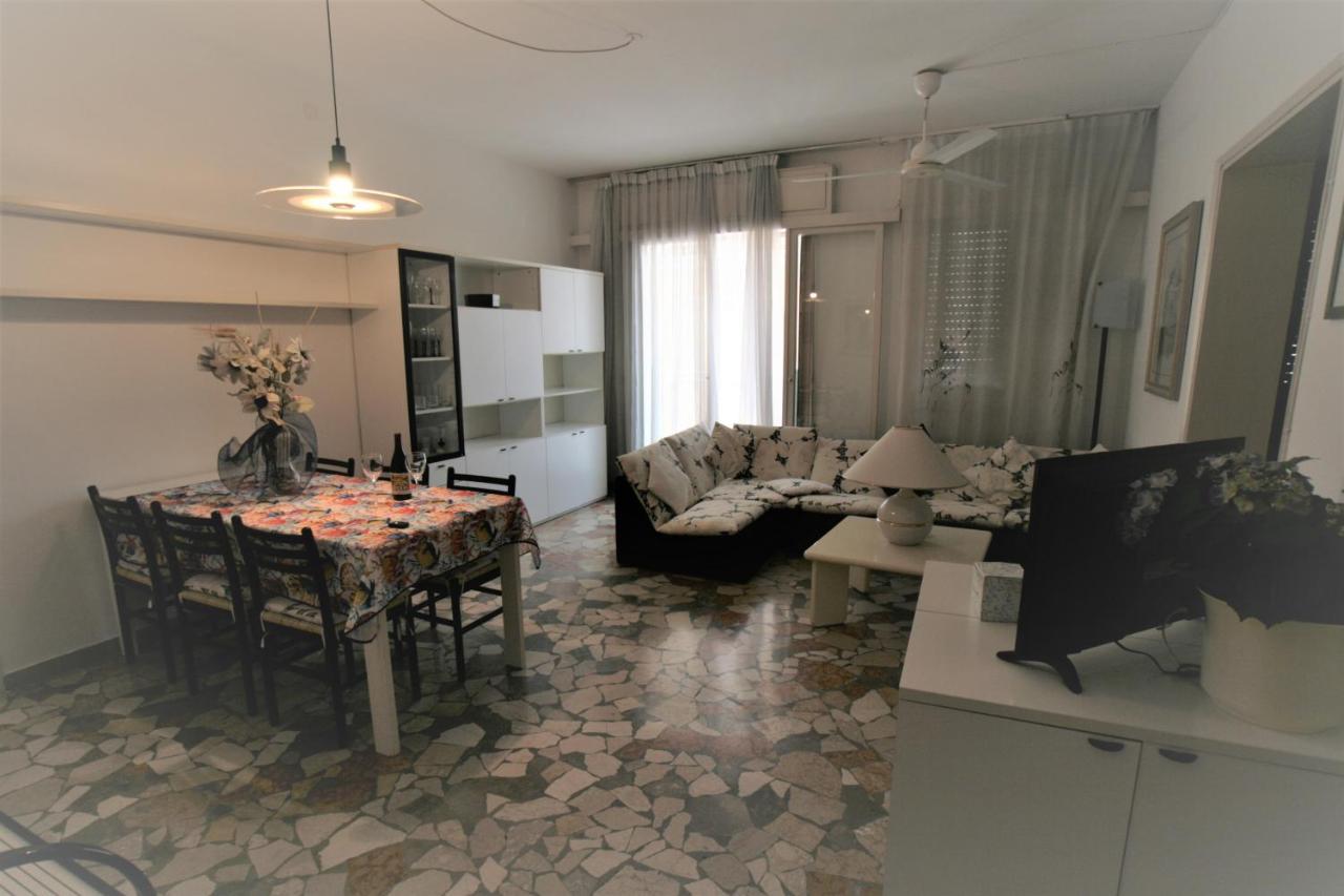 Flavia Apartment Lido di Jesolo Bagian luar foto